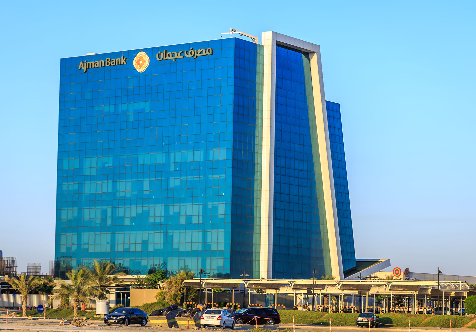 Ajman city centre. Ajman Bank. Желтые машины в Аджмане. Legacy Tower Ajman. Ajman Business Center.